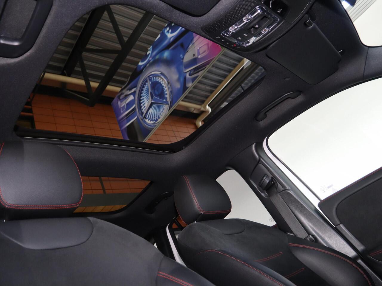 Mercedes-Benz EQA 350 4MATIC Business Solution AMG 67 kWh | Panoramadak | Trekhaak | Memory | Headup | 360 graden camera | Rijassistentiepakket |