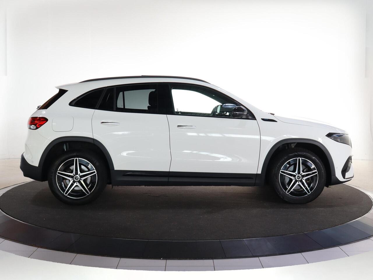 Mercedes-Benz EQA 350 4MATIC Business Solution AMG 67 kWh | Panoramadak | Trekhaak | Memory | Headup | 360 graden camera | Rijassistentiepakket |