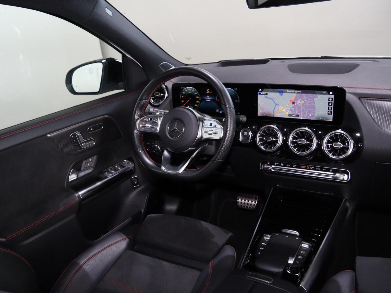 Mercedes-Benz EQA 350 4MATIC Business Solution AMG 67 kWh | Panoramadak | Trekhaak | Memory | Headup | 360 graden camera | Rijassistentiepakket |