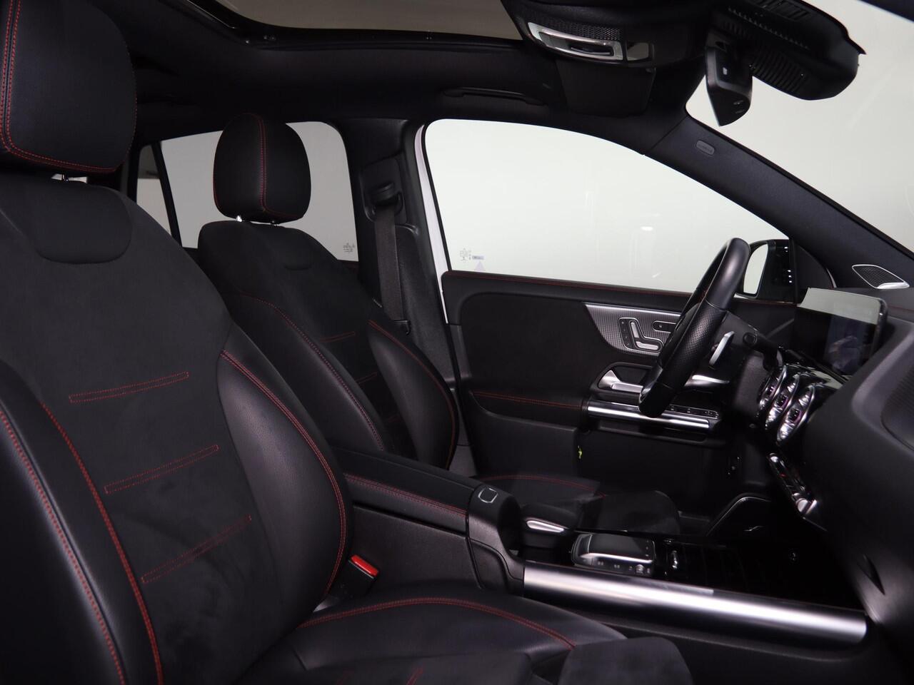 Mercedes-Benz EQA 350 4MATIC Business Solution AMG 67 kWh | Panoramadak | Trekhaak | Memory | Headup | 360 graden camera | Rijassistentiepakket |