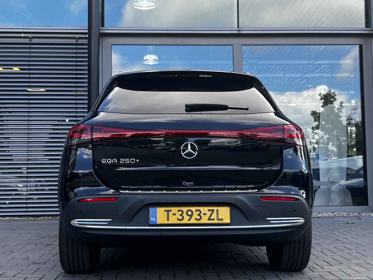 Mercedes-Benz EQA 250+ Business Edition 71 kWh | Business Plus pakket | Panoramaschuifdak in glas | donkergetint glas | Apple Carplay | Dodehoekassistent