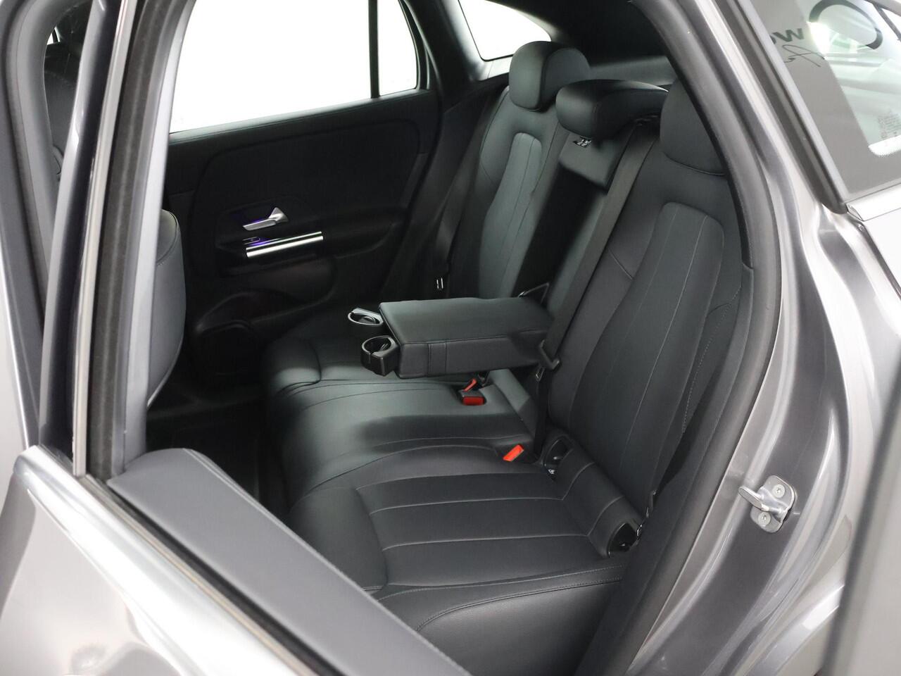 Mercedes-Benz EQA 250 67 kWh | Augmented reality | Apple carplay | Elektrische achterklep |