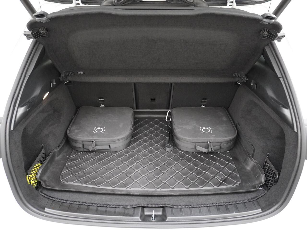 Mercedes-Benz EQA 250 Luxury Line 67 kWh LEDER | AMBILIGHT | CAMERA | PANORAMADAK | RIJKLAARPRIJS INCL. 12MND BOVAG