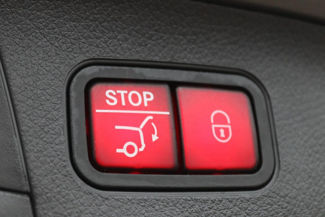 Mercedes-Benz EQA EQA 250 AMG Line 67 kWh l Trekhaak l Burmester l Blindspot l Key