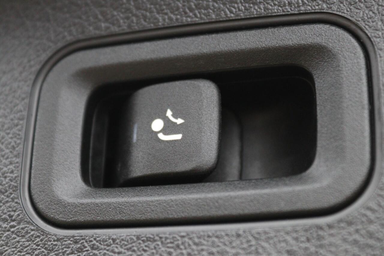 Mercedes-Benz EQA EQA 250 AMG Line 67 kWh l Trekhaak l Burmester l Blindspot l Key