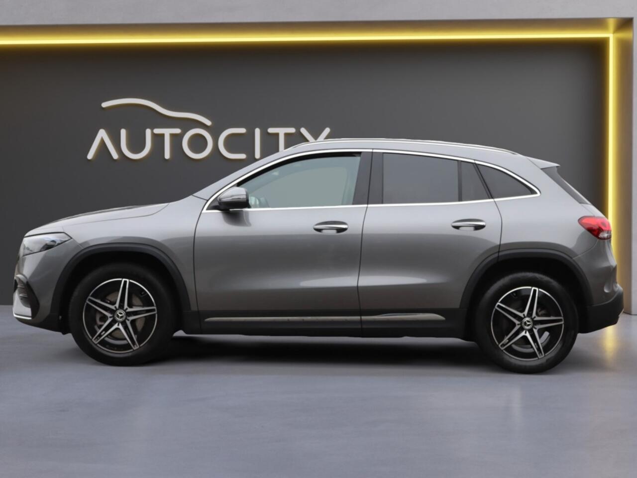 Mercedes-Benz EQA EQA 250 AMG Line 67 kWh l Trekhaak l Burmester l Blindspot l Key