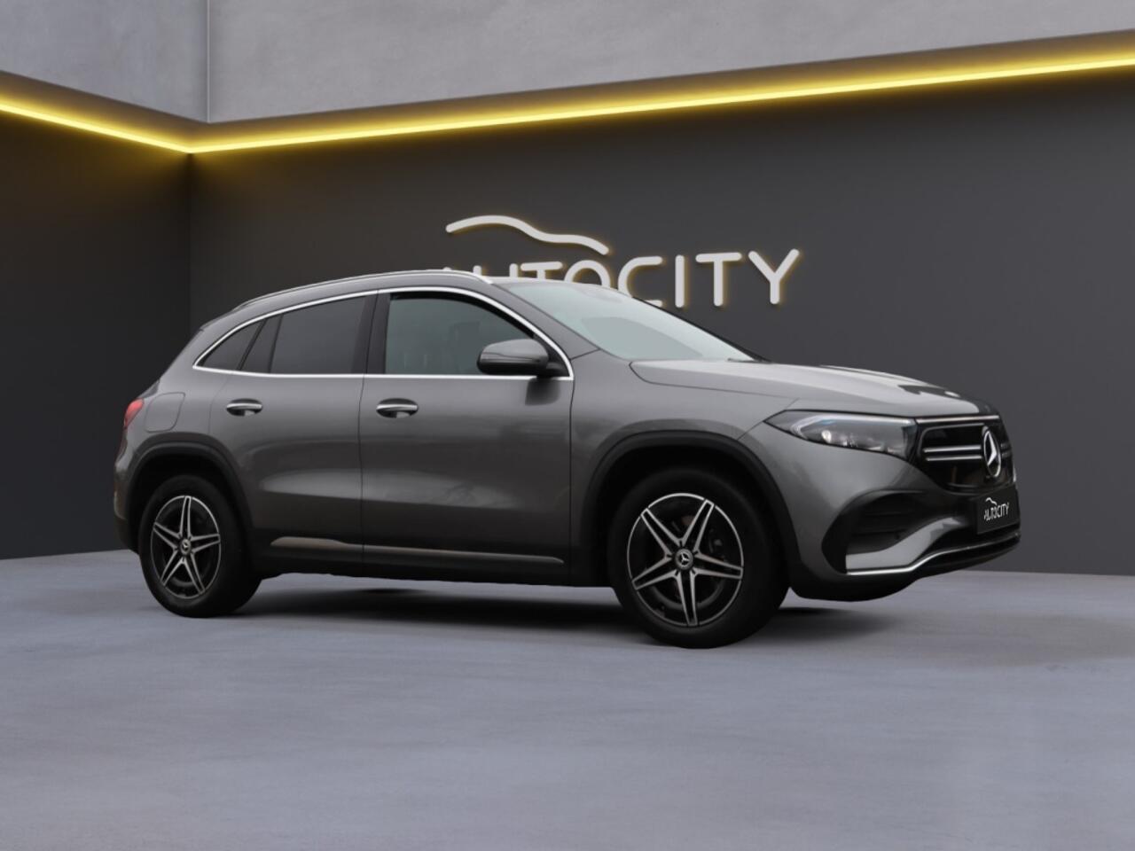 Mercedes-Benz EQA EQA 250 AMG Line 67 kWh l Trekhaak l Burmester l Blindspot l Key