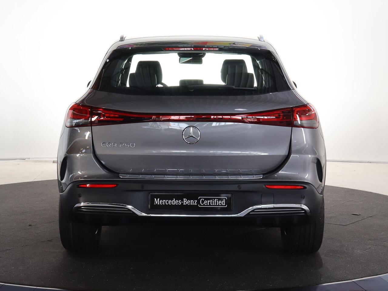 Mercedes-Benz EQA 250 AMG Line 67 kWh | Elektrische achterklep | Sfeerverlichting | Stoelverwarming |