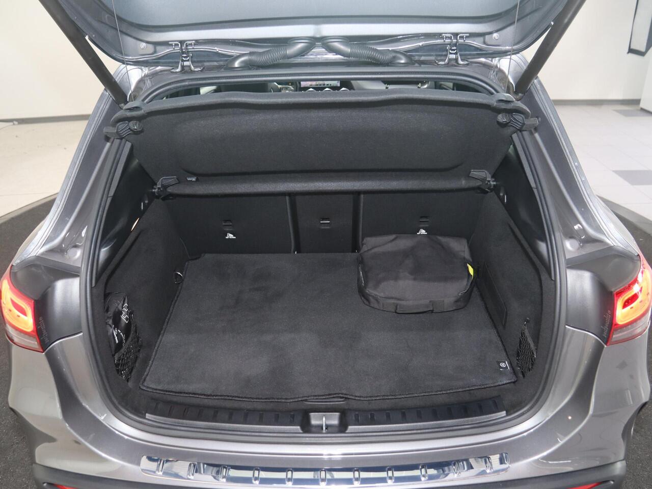 Mercedes-Benz EQA 250 AMG Line 67 kWh | Elektrische achterklep | Sfeerverlichting | Stoelverwarming |