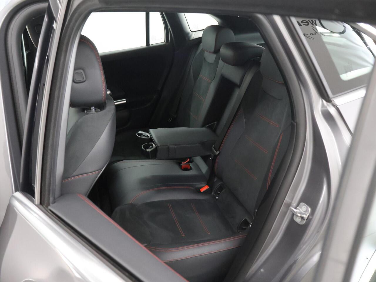 Mercedes-Benz EQA 250 67 kWh | AMG | Stoelverwarming | Sfeerverlichting | Achteruitrijcamera |