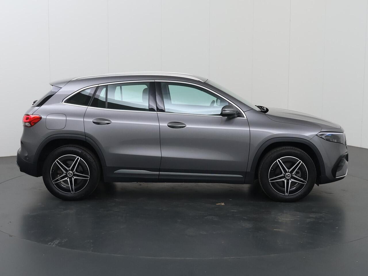 Mercedes-Benz EQA 250 67 kWh | AMG | Stoelverwarming | Sfeerverlichting | Achteruitrijcamera |