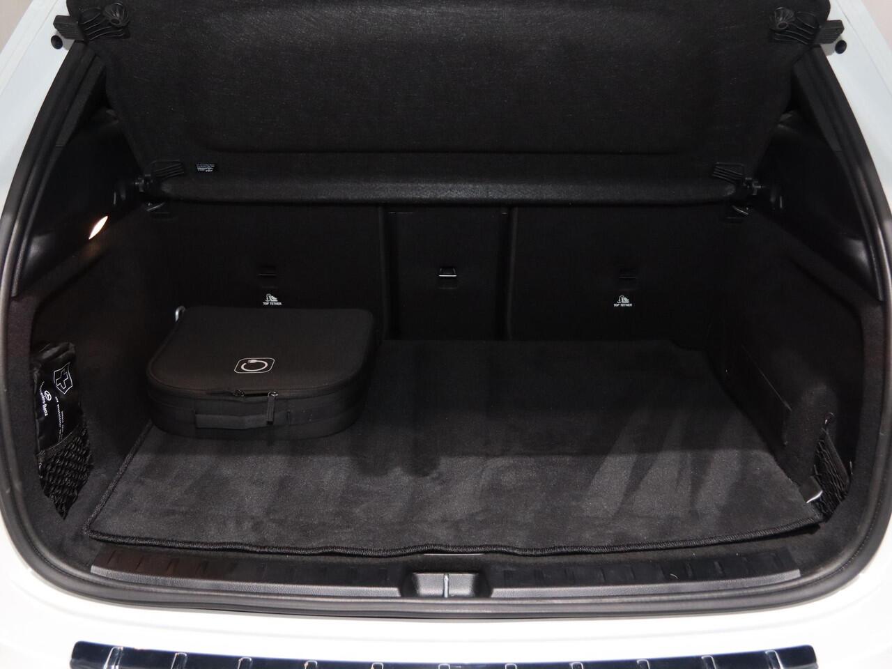 Mercedes-Benz EQA 250+ Business Edition 71 kWh | Stoelverwarming | Getint glas | Achteruitrijcamera | 18" lichtmetalen velgen |