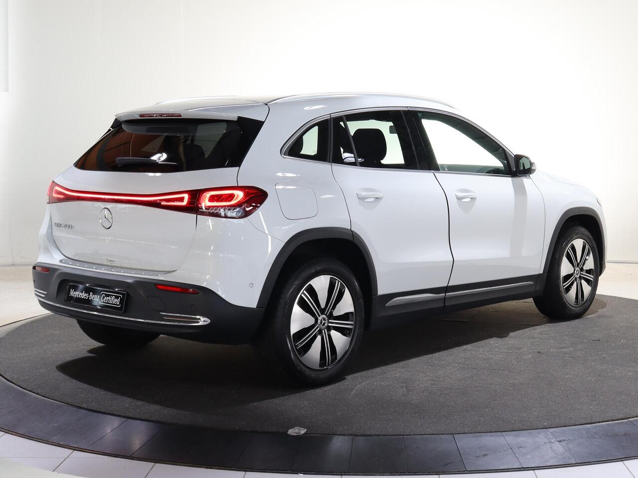 Mercedes-Benz EQA 250+ Business Edition 71 kWh | Stoelverwarming | Getint glas | Achteruitrijcamera | 18" lichtmetalen velgen |