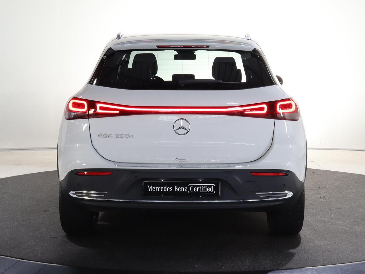 Mercedes-Benz EQA 250+ Business Edition 71 kWh | Stoelverwarming | Getint glas | Achteruitrijcamera | 18" lichtmetalen velgen |