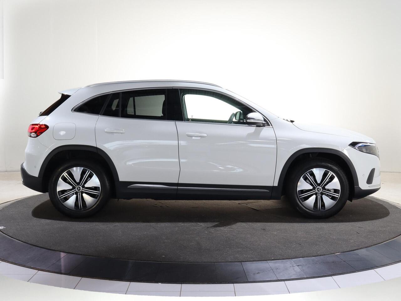 Mercedes-Benz EQA 250+ Business Edition 71 kWh | Stoelverwarming | Getint glas | Achteruitrijcamera | 18" lichtmetalen velgen |