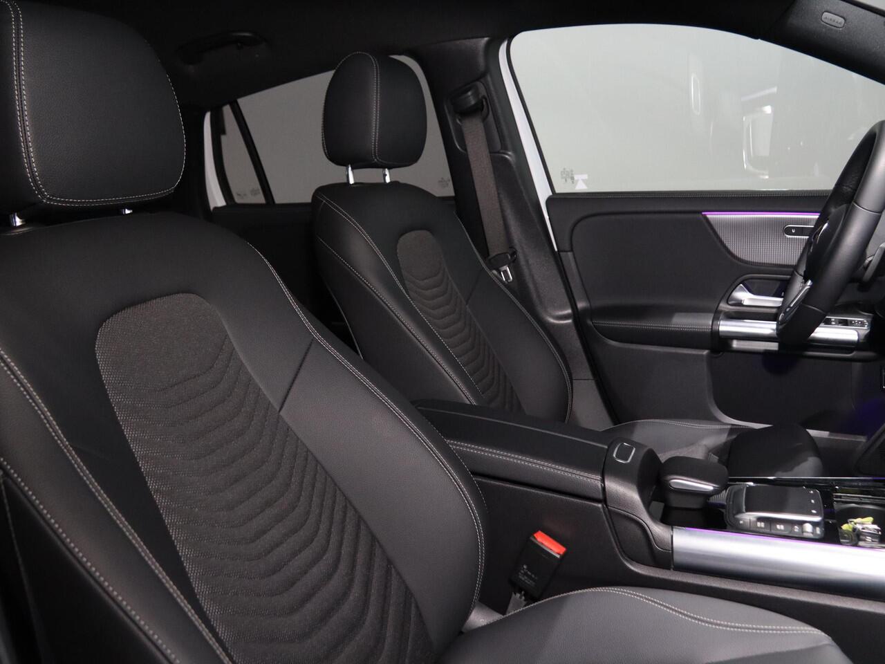 Mercedes-Benz EQA 250+ Business Edition 71 kWh | Stoelverwarming | Getint glas | Achteruitrijcamera | 18" lichtmetalen velgen |