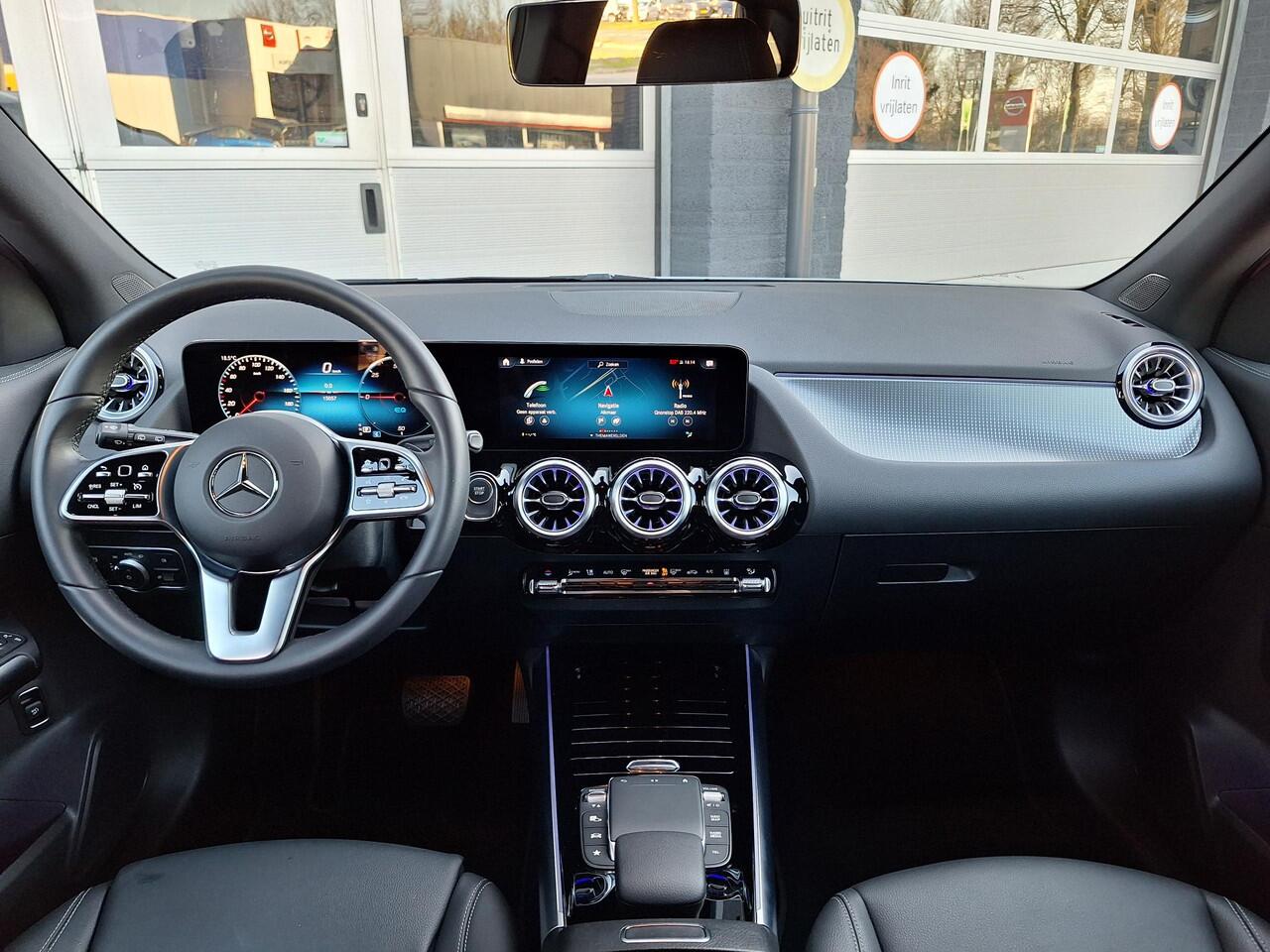 Mercedes-Benz EQA 250+ Business Edition | Apple CarPlay | Android Auto | Donkergetint Glas Achter | Dodehoekassistent | Alarm | Sfeerverlichting | Stoelverwarming | Achteruitrijcamera | Parkeersensoren | Elektrisch Inklapbare Buitenspiegels