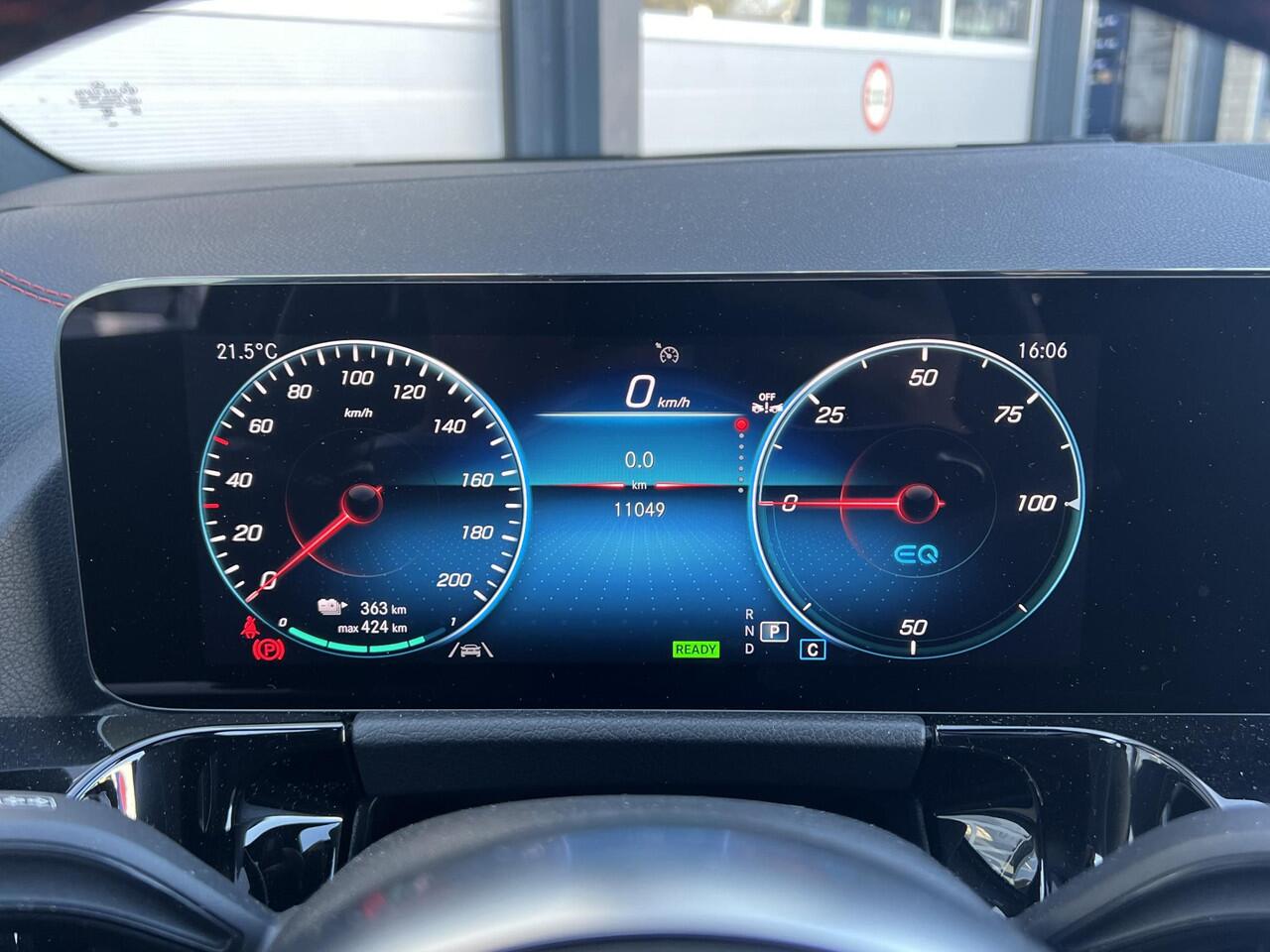 Mercedes-Benz EQA 250+ Business Edition | AMG | Business Plus | Panoramadak | 360° Camera | Sfeerverlichting | Memorystoelen Verwarmd | Apple & Android Carplay