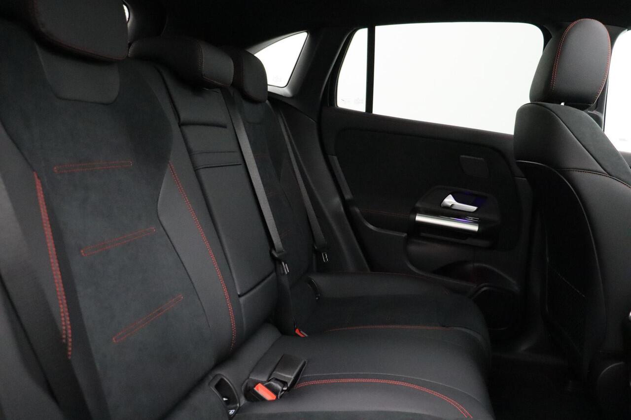 Mercedes-Benz EQA 250+ | Panoramadak | Trekhaak | 360° Camera | AMG Line | Business Plus | Dodehoekassistent | Apple CarPlay | Android Auto | Elektrisch Verstelbare Voorstoelen + Memory | Stoelverwarming | Sfeerverlichting