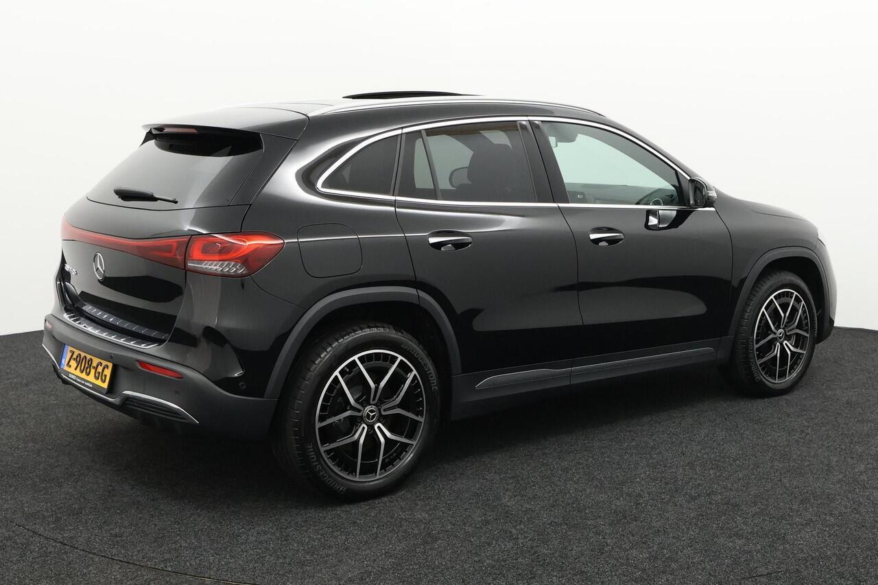 Mercedes-Benz EQA 250+ | Panoramadak | Trekhaak | 360° Camera | AMG Line | Business Plus | Dodehoekassistent | Apple CarPlay | Android Auto | Elektrisch Verstelbare Voorstoelen + Memory | Stoelverwarming | Sfeerverlichting