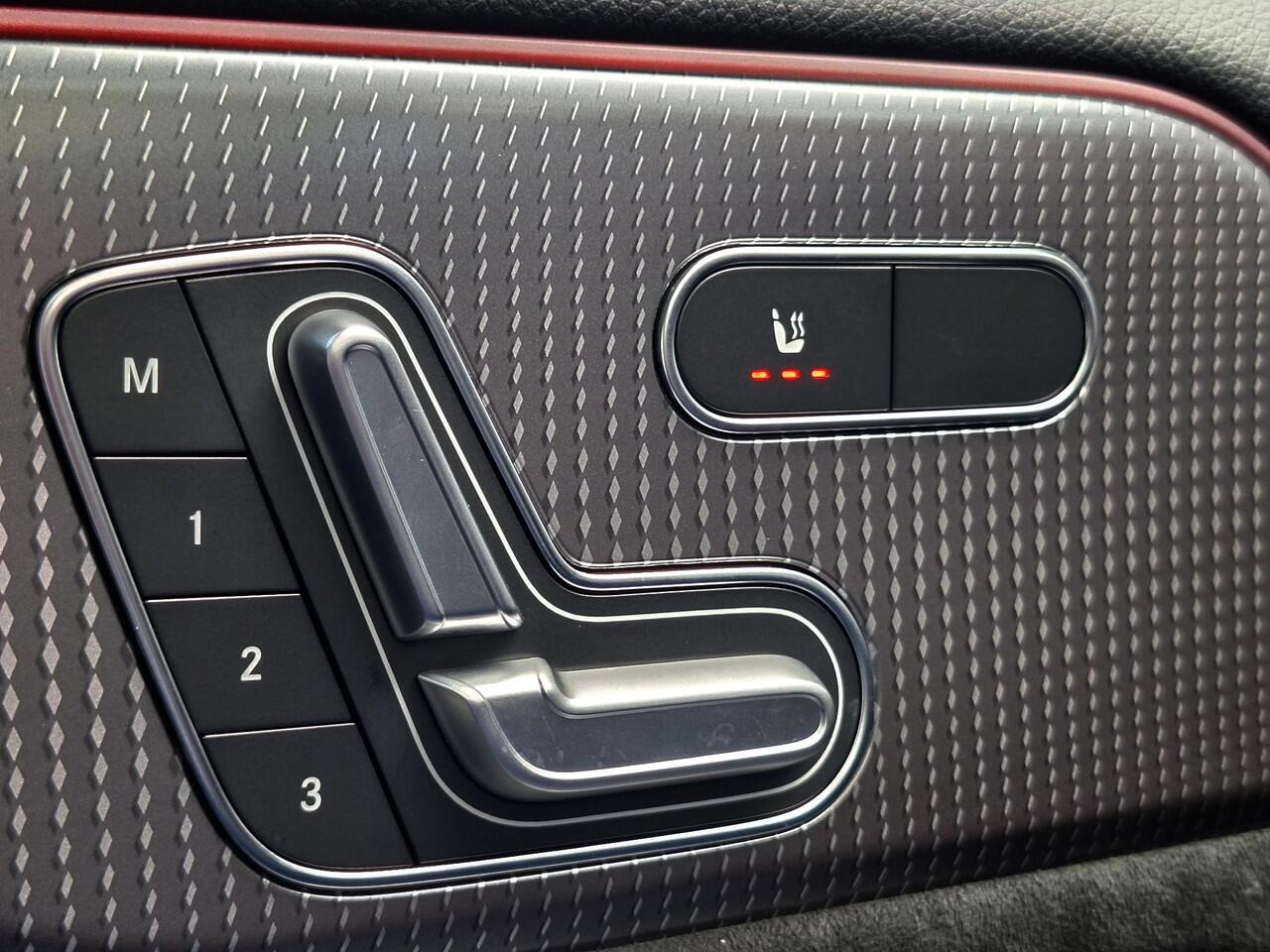 Mercedes-Benz EQA 250+ Business Edition 71 kWh | AMG Line | Panoramadak | Night pakket | Memory pakket | 360° Camera | Dodehoekassistentie | Sfeerverlichting | Keyless-GO | Elektrische achterklep