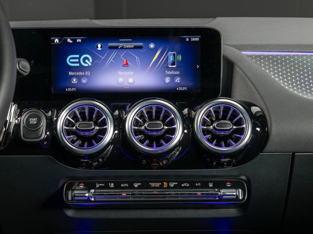 Mercedes-Benz EQA 300 4MATIC Luxury Line 71 kWh Panorama dak | Trekhaak | Memory pakket