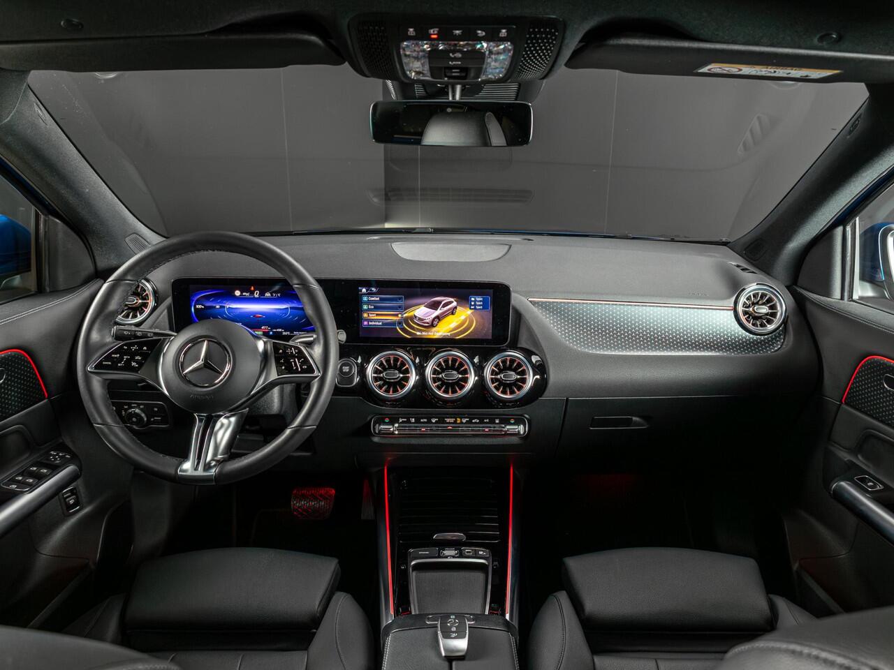 Mercedes-Benz EQA 300 4MATIC Luxury Line 71 kWh Panorama dak | Trekhaak | Memory pakket