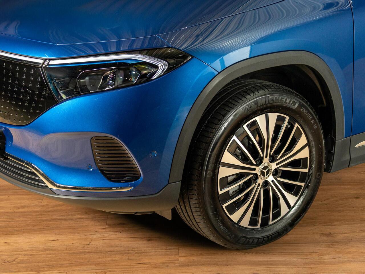 Mercedes-Benz EQA 300 4MATIC Luxury Line 71 kWh Panorama dak | Trekhaak | Memory pakket