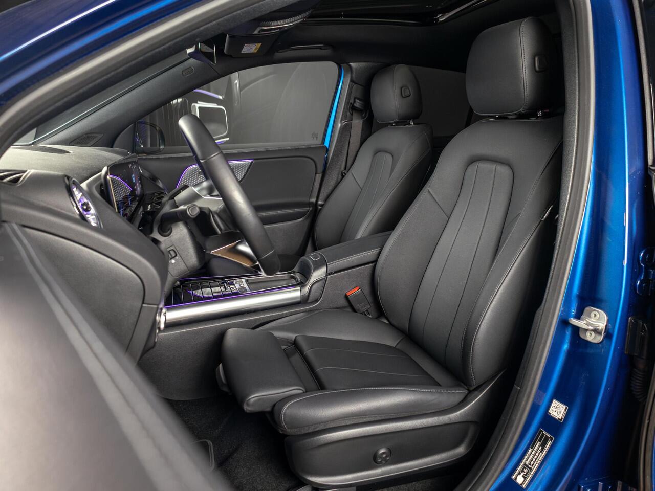 Mercedes-Benz EQA 300 4MATIC Luxury Line 71 kWh Panorama dak | Trekhaak | Memory pakket