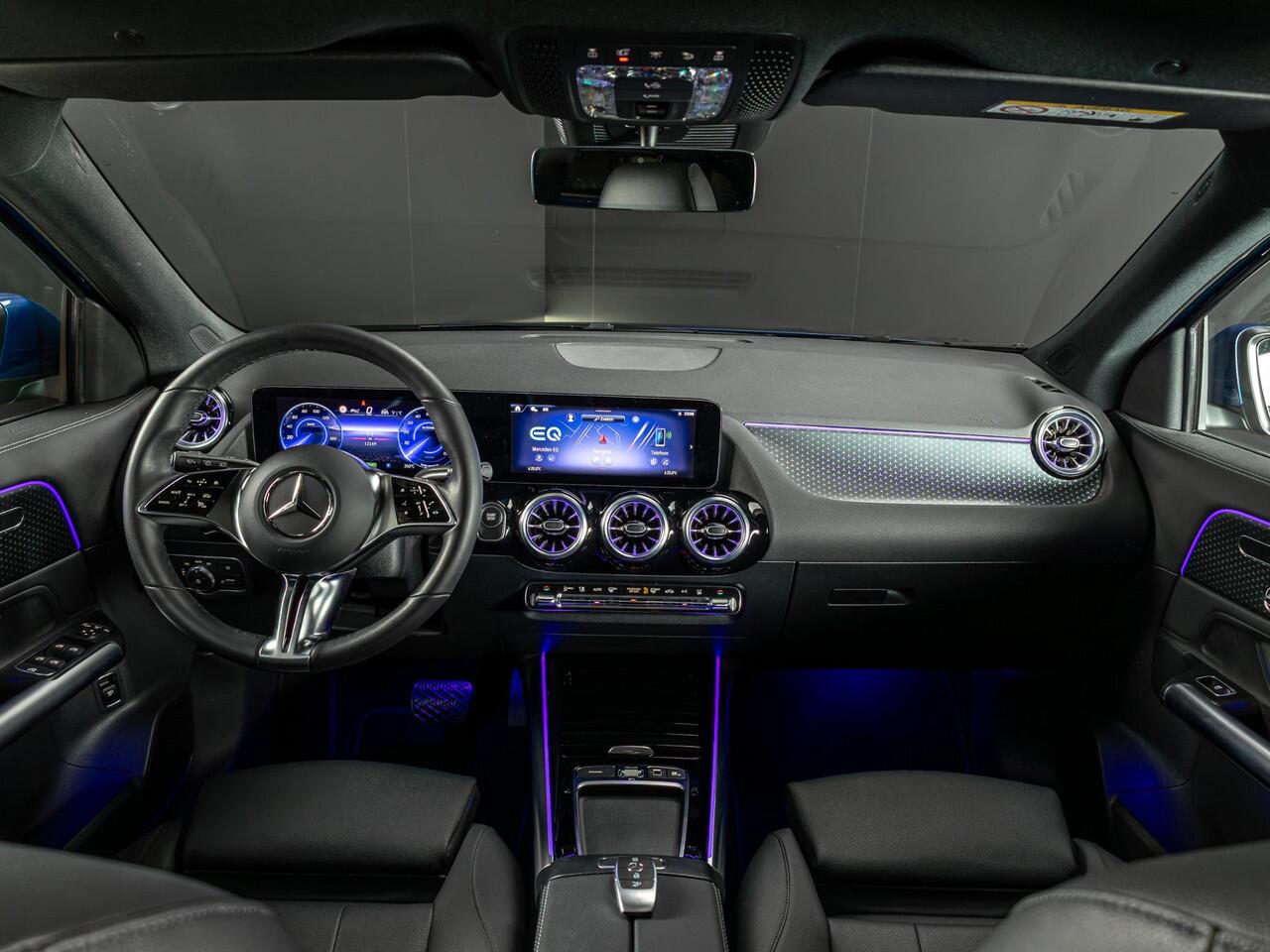 Mercedes-Benz EQA 300 4MATIC Luxury Line 71 kWh Panorama dak | Trekhaak | Memory pakket