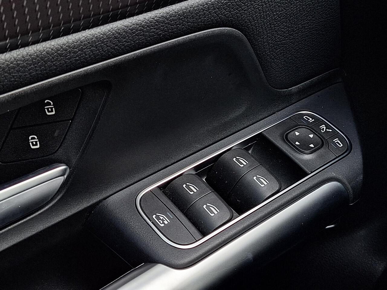 Mercedes-Benz EQA 250+ Business Edition | Apple CarPlay | Android Auto | Donkergetint Glas Achter | Dodehoekassistent | Alarm | Sfeerverlichting | Stoelverwarming | Achteruitrijcamera | Parkeersensoren | Elektrisch Inklapbare Buitenspiegels