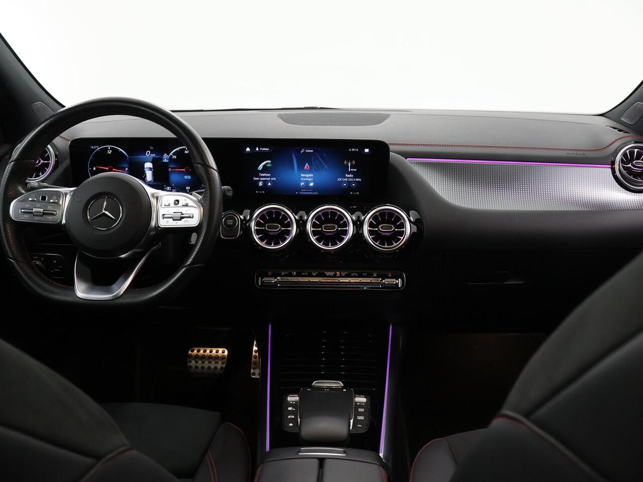 Mercedes-Benz EQA 250+ AMG Line 71 kWh | Night | Panoramadak | Sfeerverlichting | Draadloos telefoonladen | Stoelverwarming |