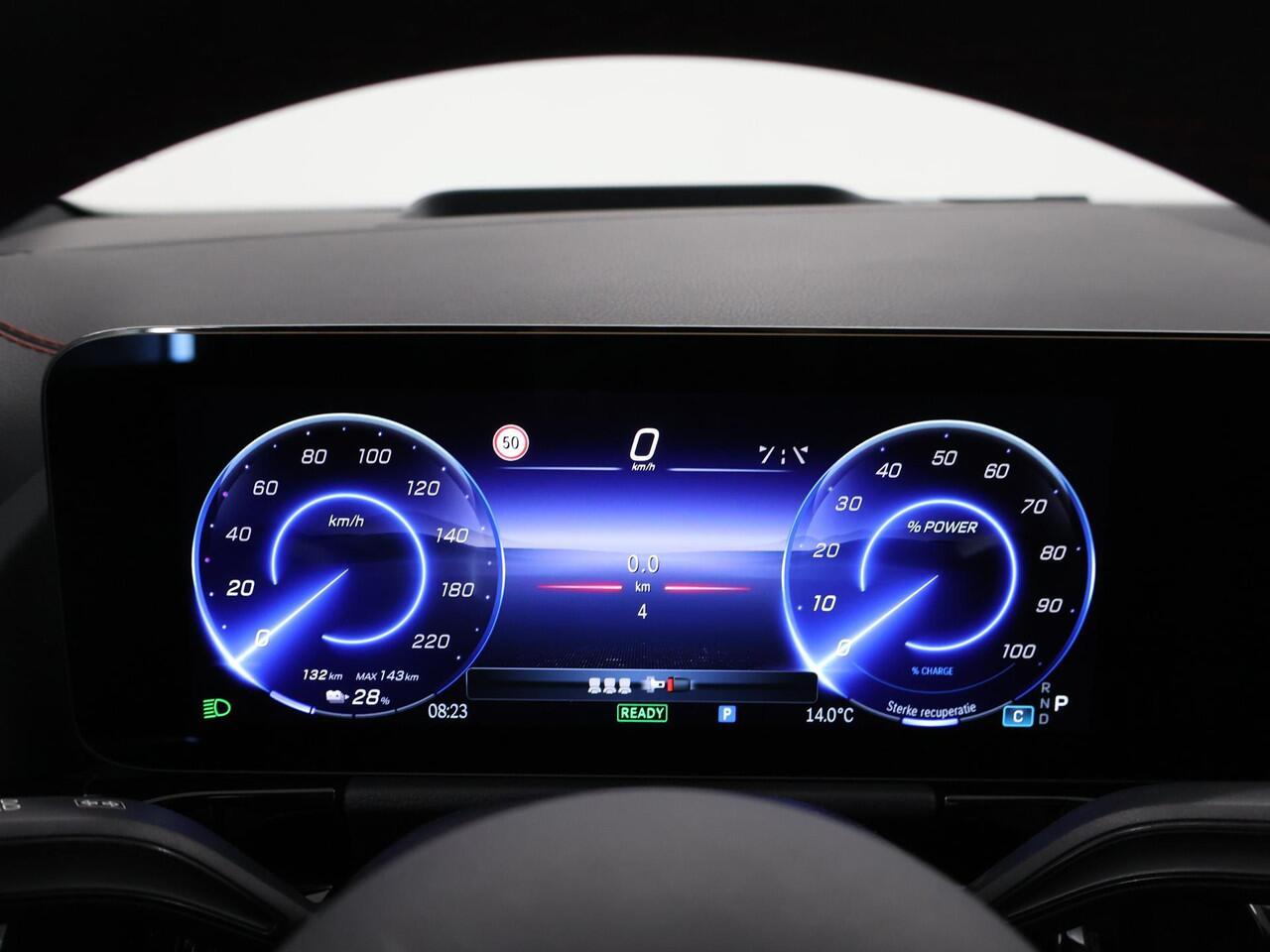 Mercedes-Benz EQA 250+ AMG Line Apple Carplay | Dode Hoek | Panoramadak | Nightpakket | Trekhaak | Headup display | Burmester Sound | 360 Camera | Adaptief Grootlicht ass.