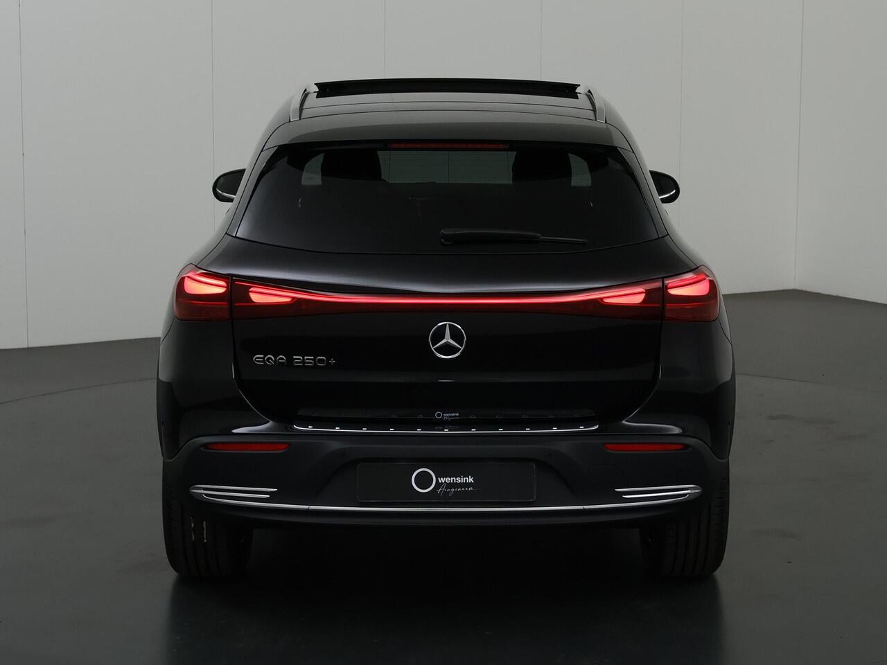 Mercedes-Benz EQA 250+ Business Solution Luxury 71 kWh | Panoramaschuifdak | Trekhaak | 360°-camera | Winter pakket | KEYLESS-GO