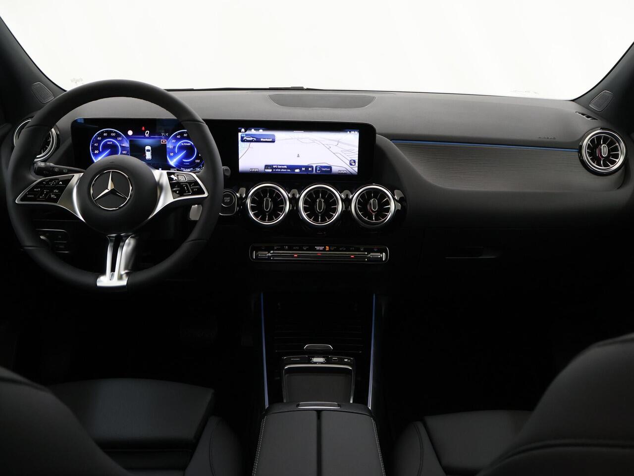 Mercedes-Benz EQA 250+ Business Solution Luxury 71 kWh | Panoramaschuifdak | Trekhaak | 360°-camera | Winter pakket | KEYLESS-GO