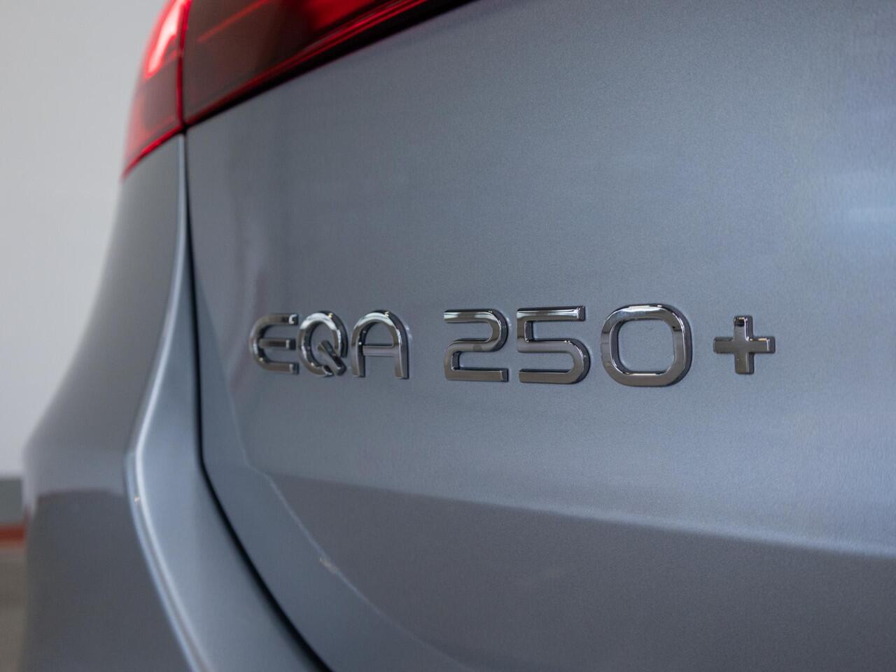 Mercedes-Benz EQA 250+ Business Solution AMG Panorama dak | Trekhaak