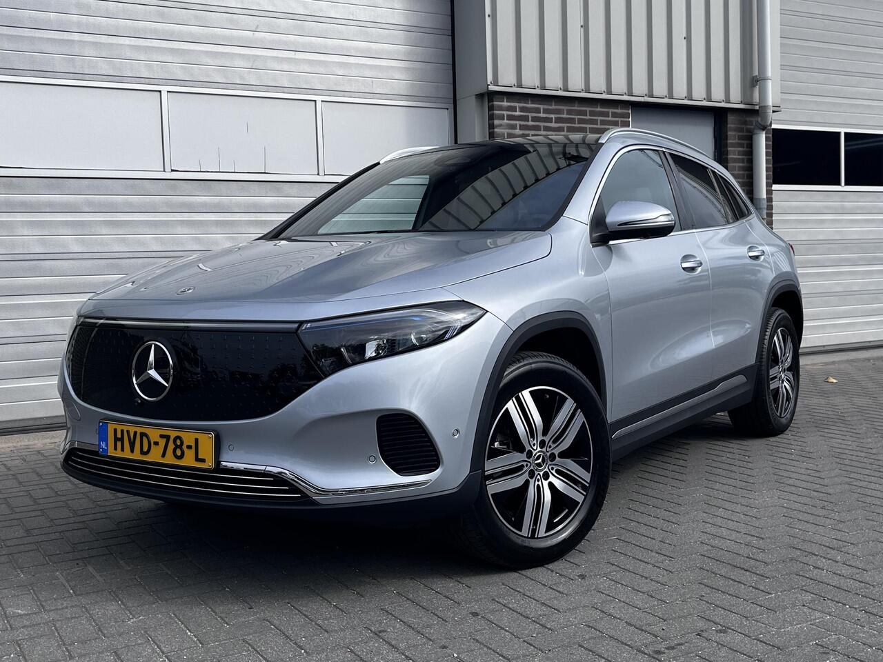 Mercedes-Benz EQA 250+ Luxury Line | Panoramadak | Trekhaak | Beige Interieur | Elektrisch Verstelbare Stoelen + Memory | 360° Camera | Donkergetint Glas Achter | Dodehoekassistent | Apple CarPlay | Android Auto | Stoelverwarming | Sfeerverlichting | Parkeersensoren