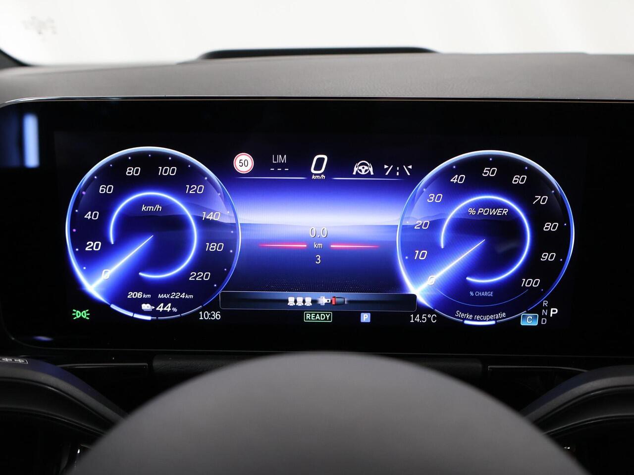 Mercedes-Benz EQA 250+ AMG Line 71 kWh | Night | Panoramadak | Burmester | Head-up display | Rij-assistentie pakket | Memory stoelen | 360 camera |