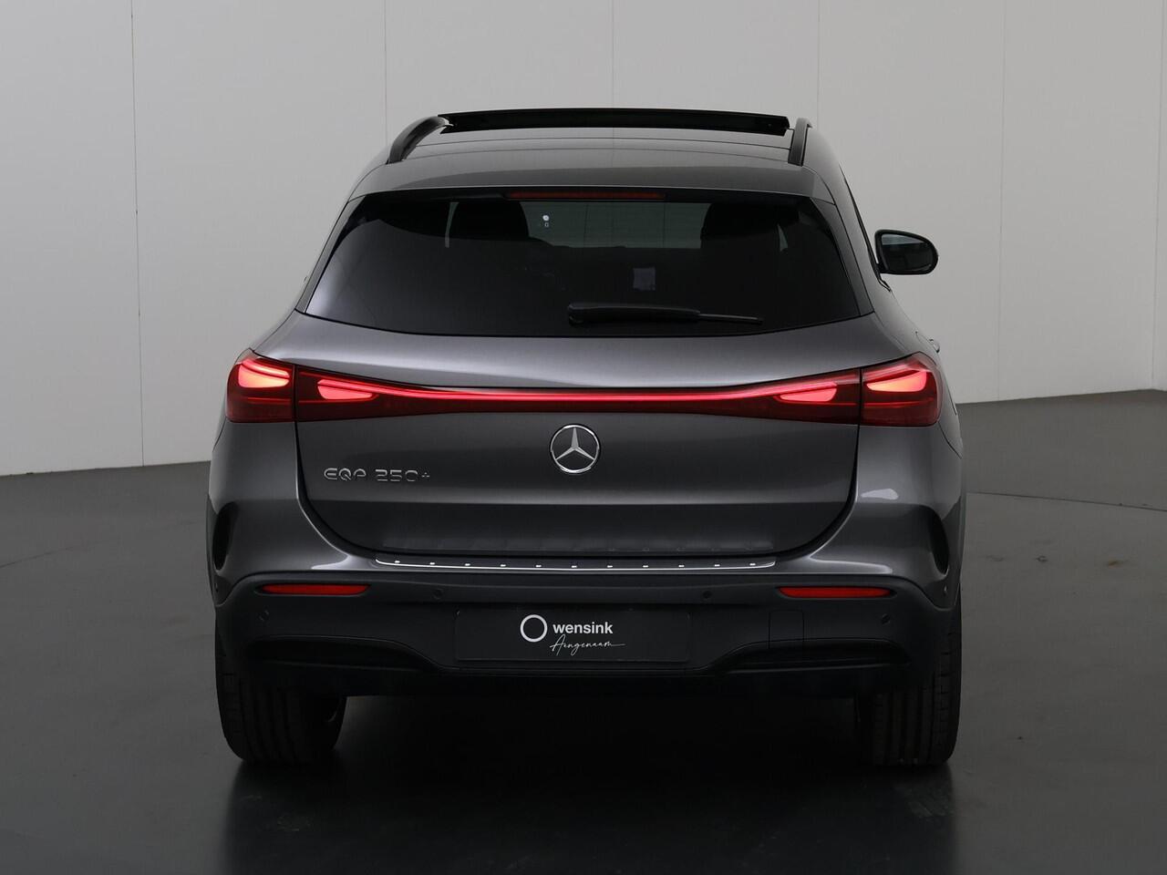Mercedes-Benz EQA 250+ AMG Line 71 kWh | Night | Panoramadak | Burmester | Head-up display | Rij-assistentie pakket | Memory stoelen | 360 camera |