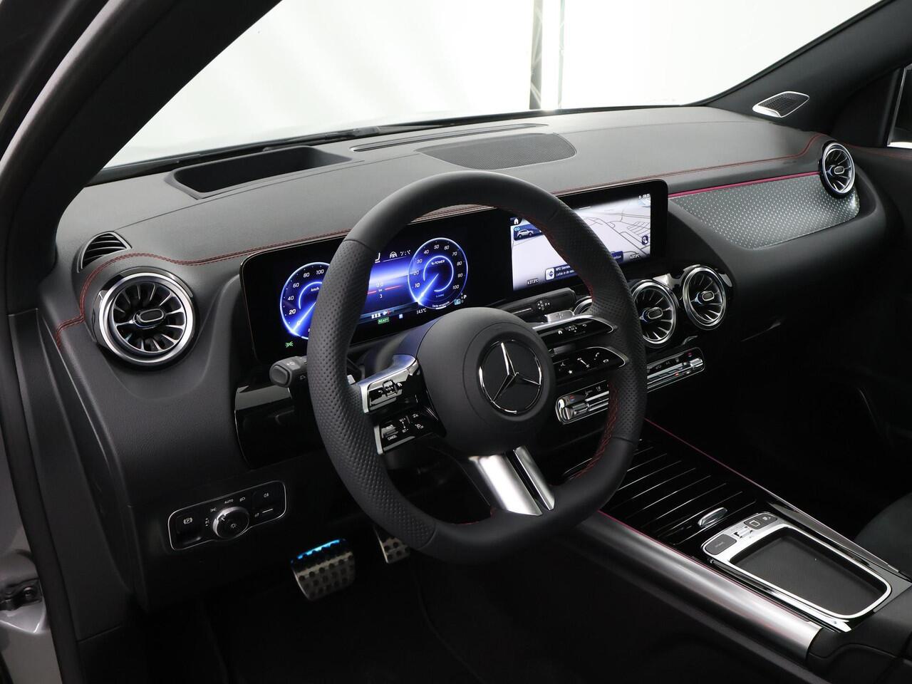 Mercedes-Benz EQA 250+ AMG Line 71 kWh | Night | Panoramadak | Burmester | Head-up display | Rij-assistentie pakket | Memory stoelen | 360 camera |