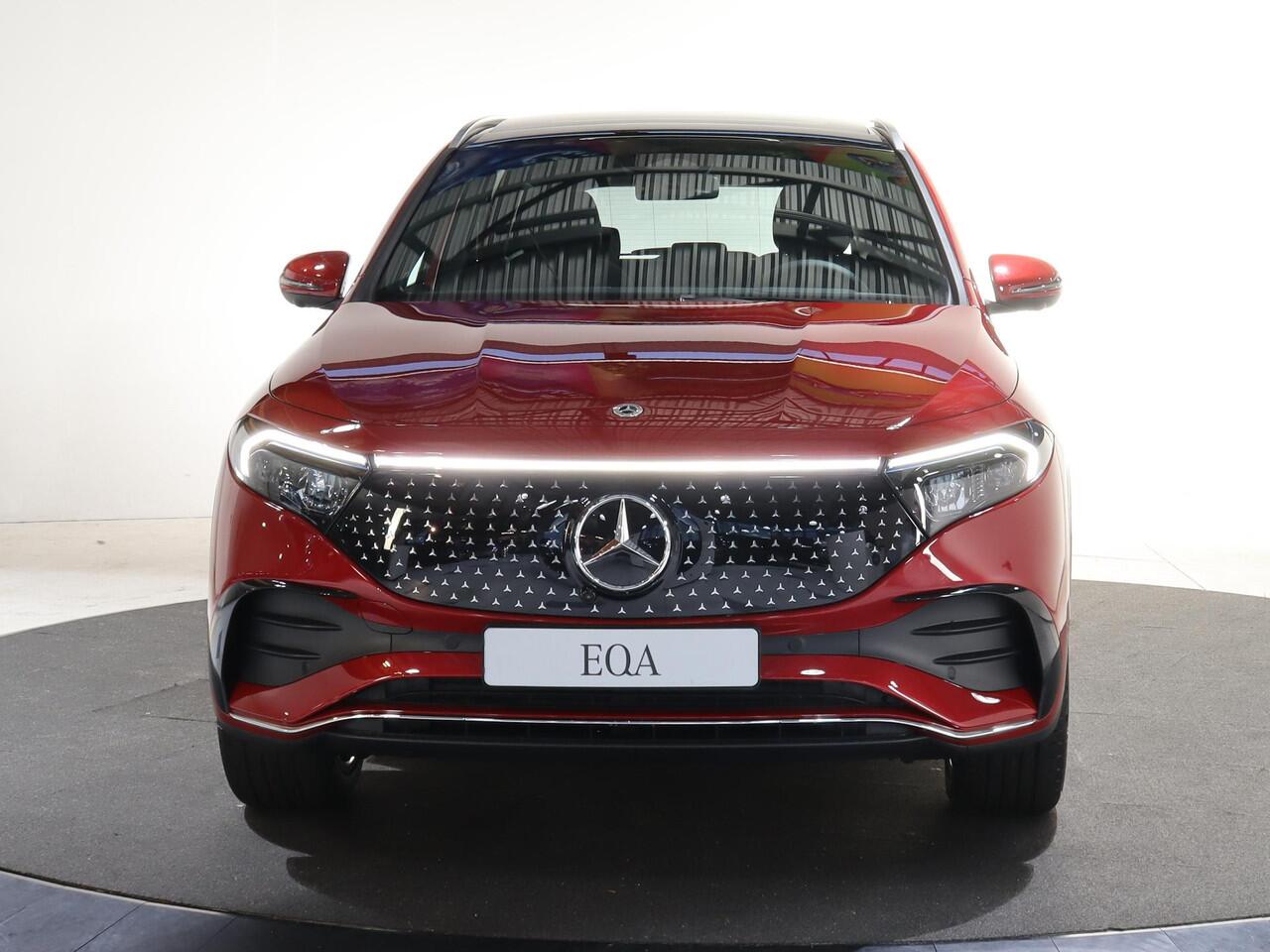 Mercedes-Benz EQA 250+ Business Solution AMG 71 kWh | Panoramaschuifdak | Dodehoekassistent | Head-up | Burmester | Winterpakket |