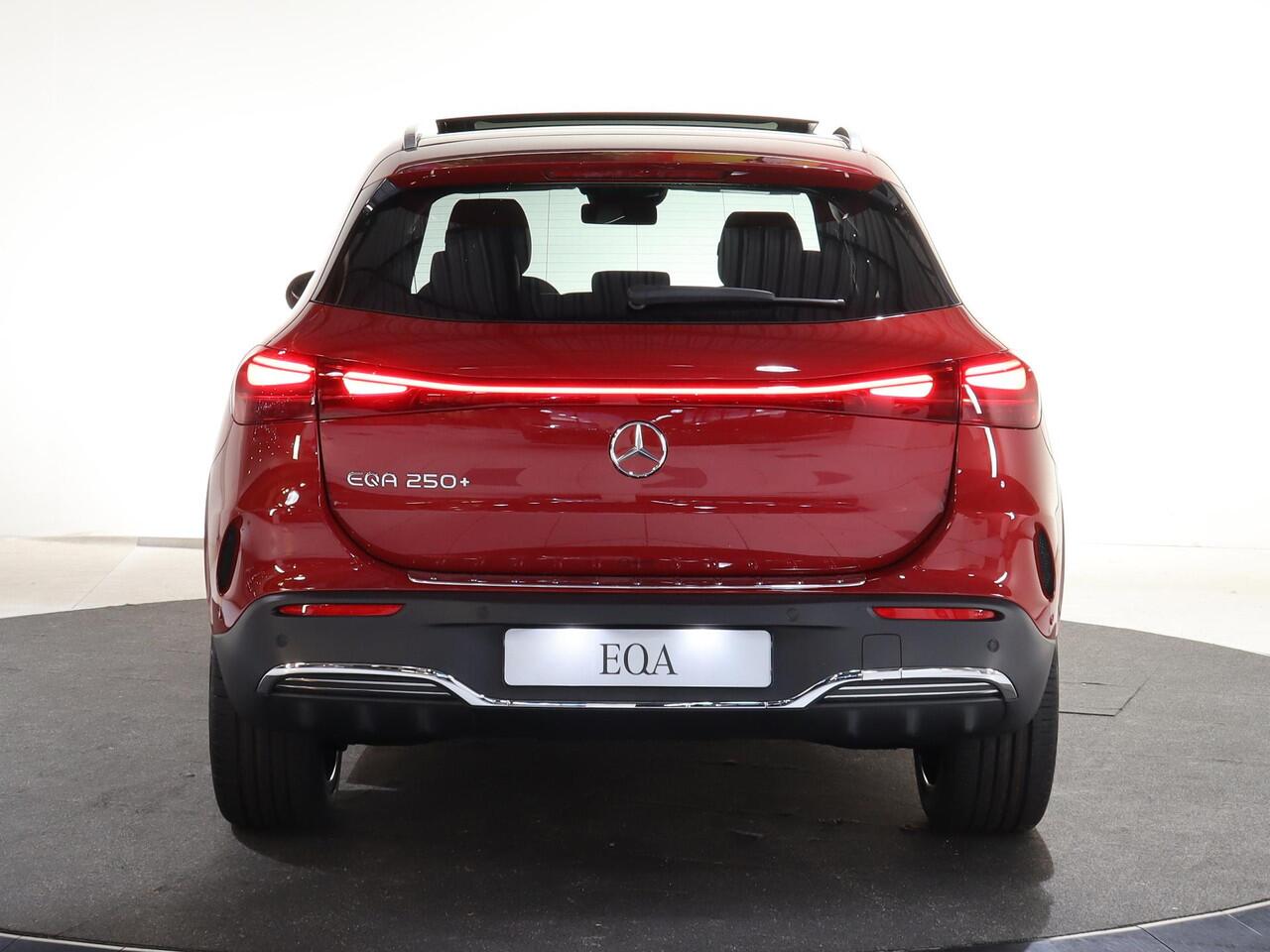 Mercedes-Benz EQA 250+ Business Solution AMG 71 kWh | Panoramaschuifdak | Dodehoekassistent | Head-up | Burmester | Winterpakket |