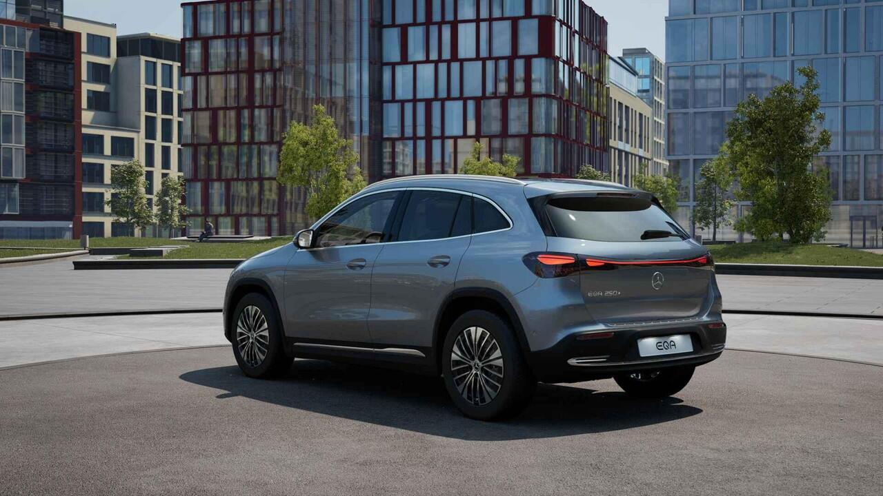 Mercedes-Benz EQA 250+ Business Solution Luxury 71 kWh | Panoramaschuifdak | Achteruitrijcamera | Stoelverwarming | Dodehoekassistent |