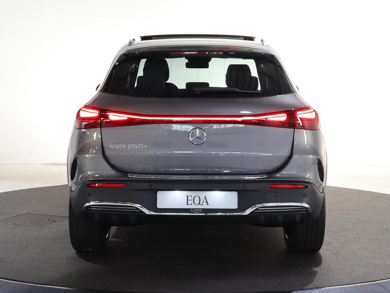 Mercedes-Benz EQA 250+ Business Solution AMG 71 kWh | Panoramaschuifdak | Night | Dodehoekassistent | Head-up | Burmester | Winterpakket |