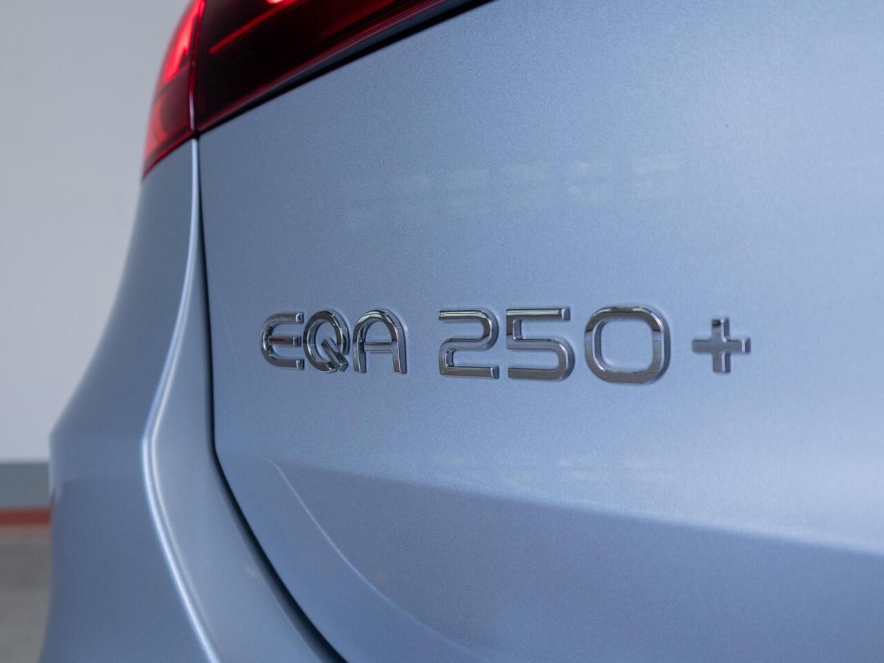 Mercedes-Benz EQA 250+ Business Solution AMG 71 kWh Panorama dak