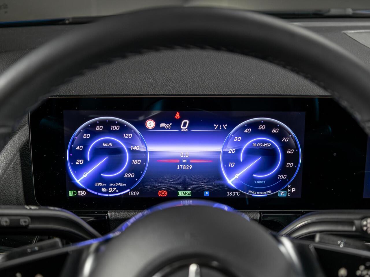 Mercedes-Benz EQA 250+ Luxury Line 71 kWh Panorama dak