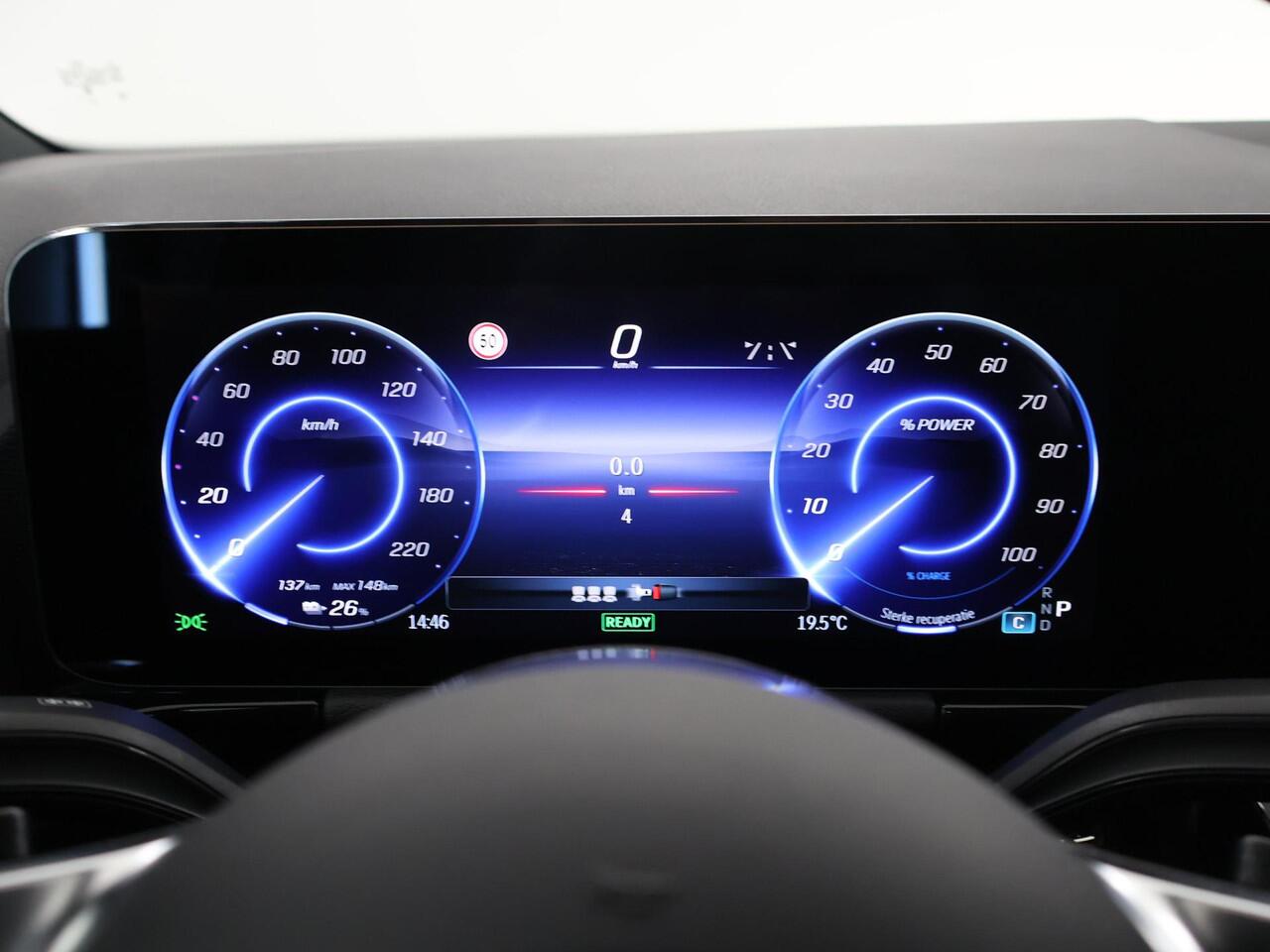 Mercedes-Benz EQA 250+ Business Solution Luxury 71 kWh | Panoramaschuifdak | Winterpakket | Dodehoekassistent |