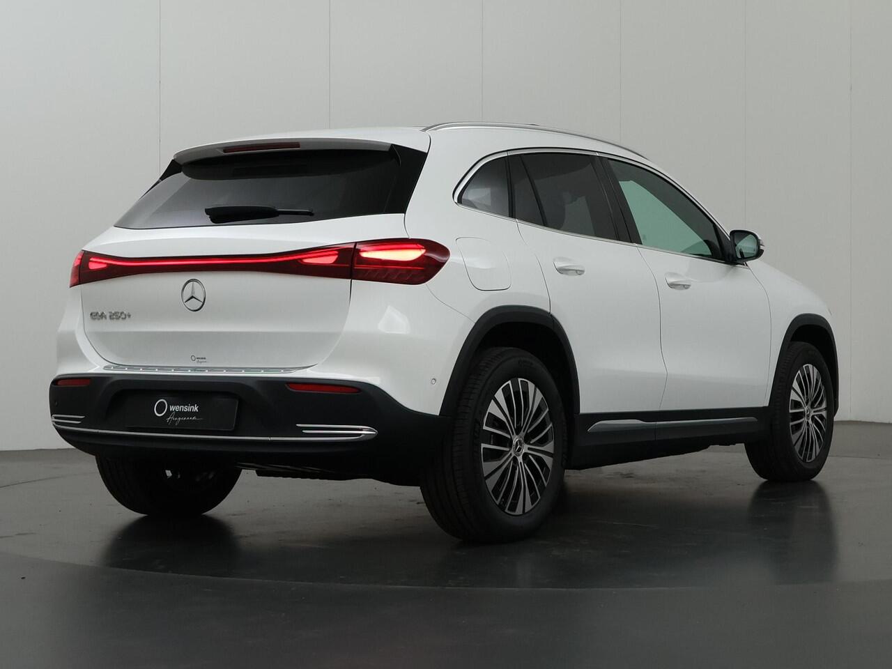 Mercedes-Benz EQA 250+ Business Solution Luxury 71 kWh | Panoramaschuifdak | Winterpakket | Dodehoekassistent |