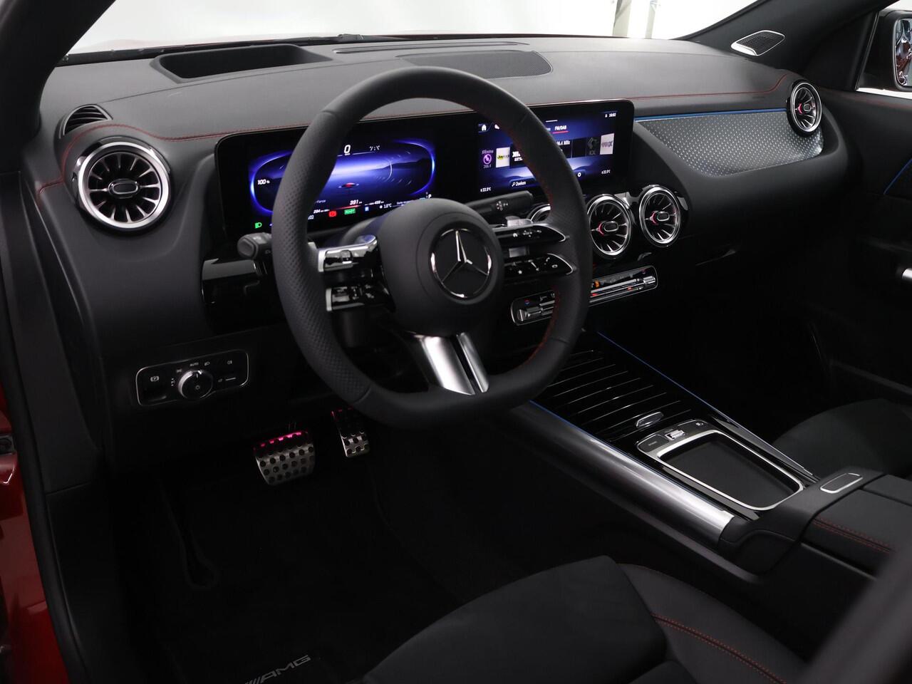 Mercedes-Benz EQA 250+ Business Solution AMG 71 kWh | Panoramaschuifdak | Night | Dodehoekassistent | Head-up | Burmester | Winterpakket |