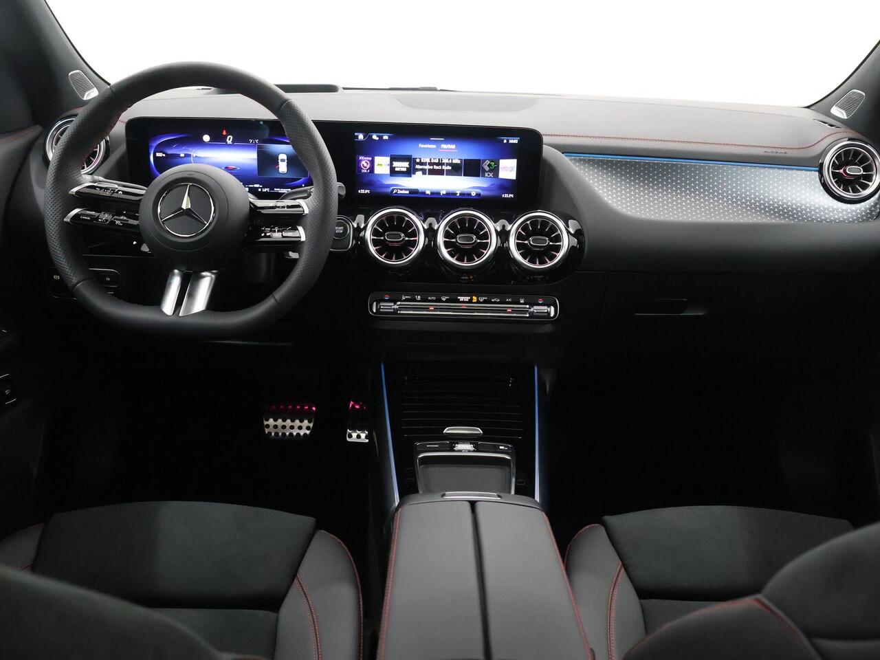 Mercedes-Benz EQA 250+ Business Solution AMG 71 kWh | Panoramaschuifdak | Night | Dodehoekassistent | Head-up | Burmester | Winterpakket |